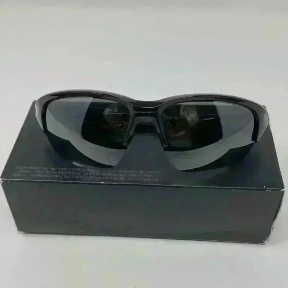 BRAND NEW IN BOX Oakley 0OO9363 Flak Beta Polished Black Black  Iridium DISCOUNT - Picture 3 of 3